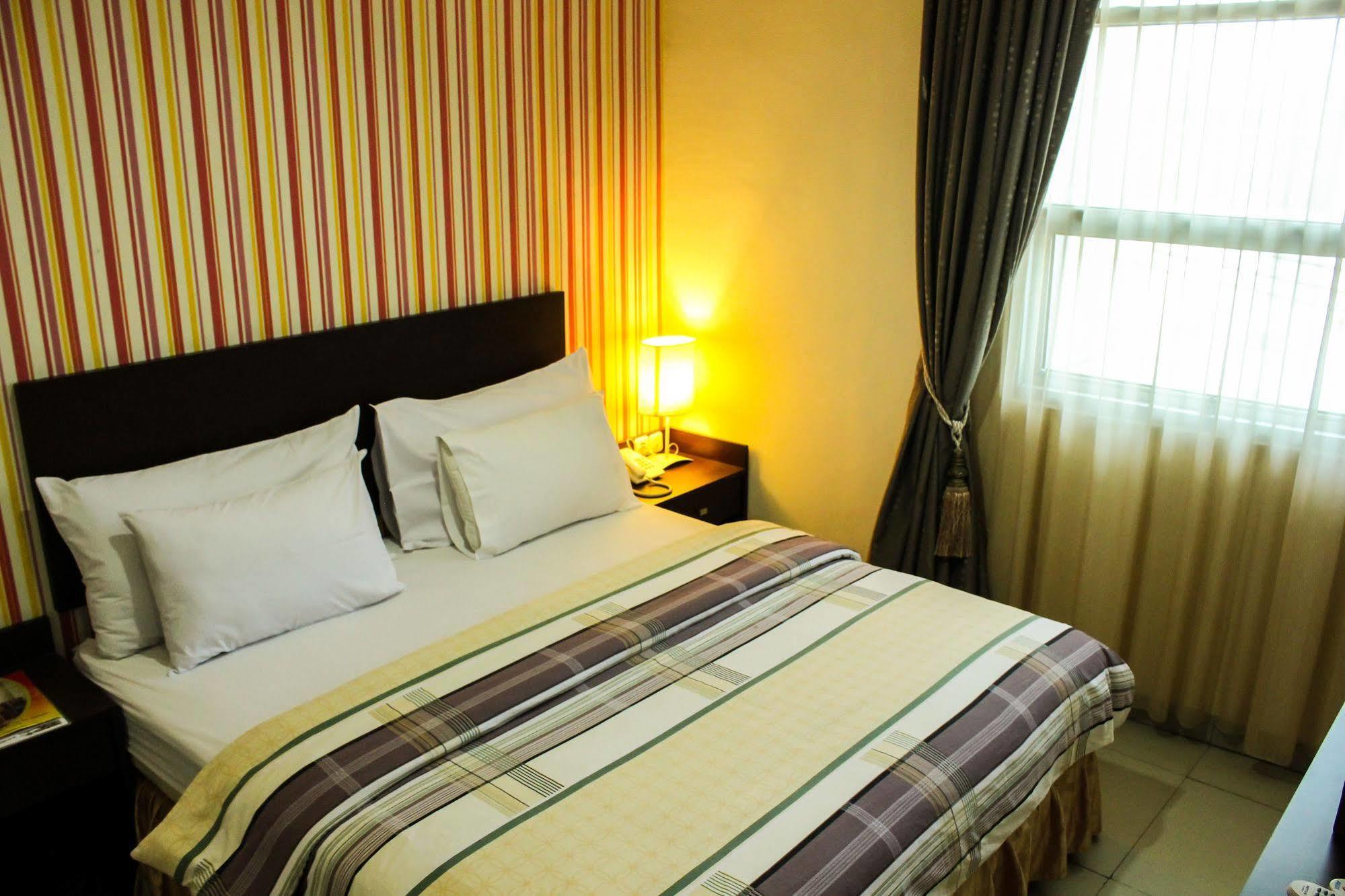 Vindhika Hotel Макасар Екстер'єр фото
